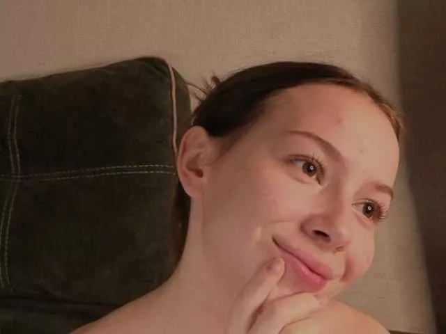 BlushinBloom from BongaCams