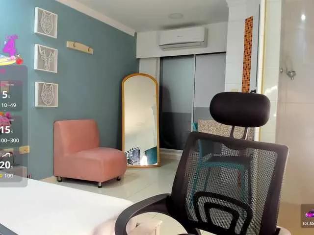 Charlotte-xoxo from BongaCams