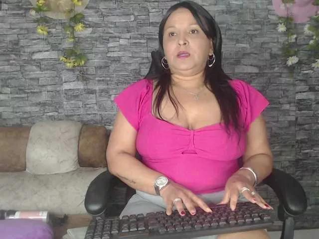 Offline Danna-Paolaa on BongaCams