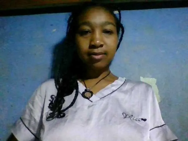 diniah22 on BongaCams 