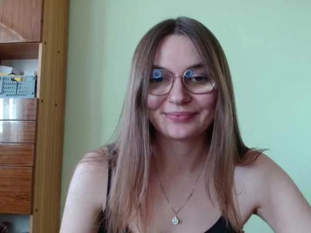 Ellyxcute from BongaCams