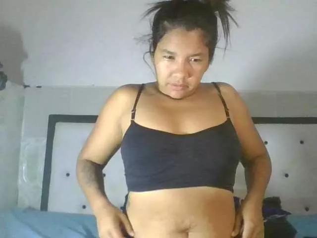 EmelyWhitte on BongaCams
