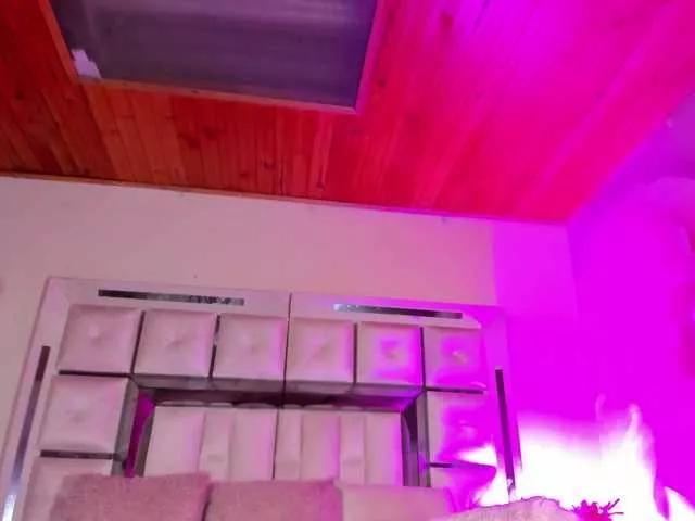 Offline emiliclark on BongaCams