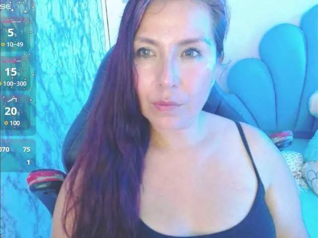 Evelyn-mature19