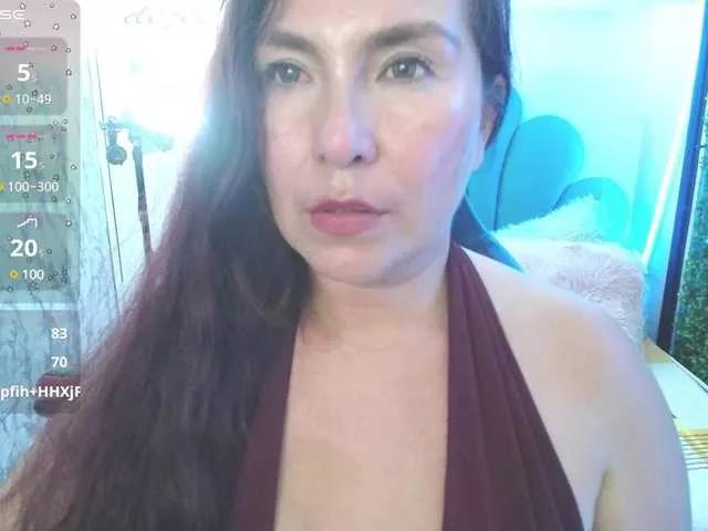 Evelyn-mature19