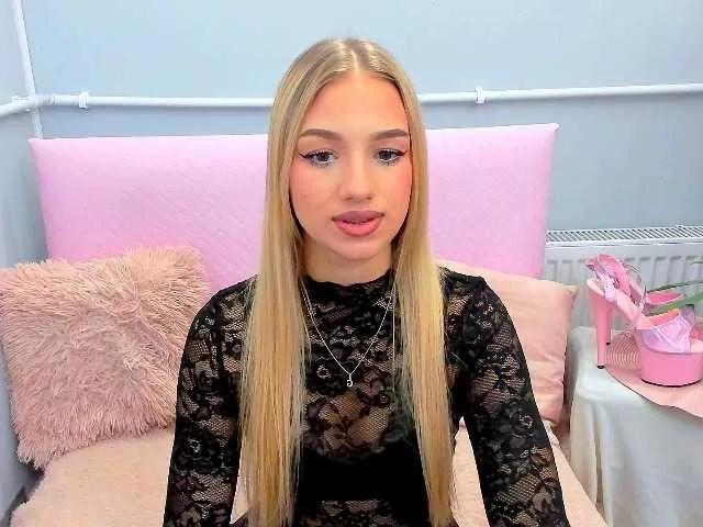 EvetteBody on BongaCams 