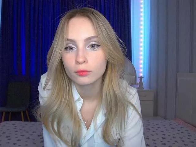 Offline hollyJoys on BongaCams