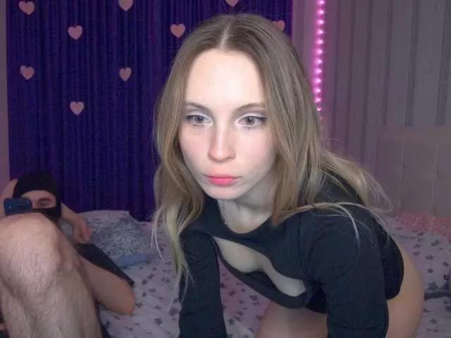 Offline hollyJoys on BongaCams