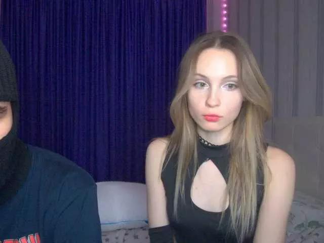 Offline hollyJoys on BongaCams