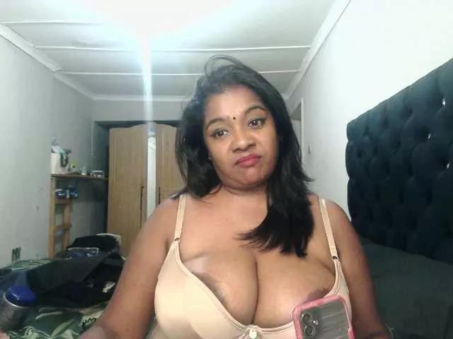 Indianmayaxoxo on BongaCams 