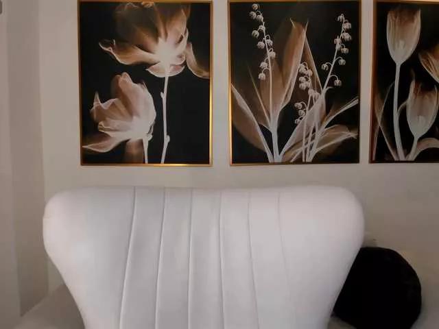 IsabellaKroft on BongaCams