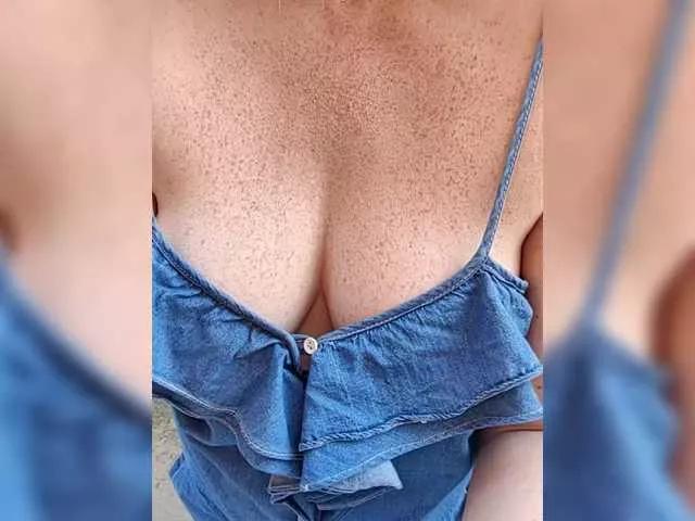 KiraKiss8 on BongaCams