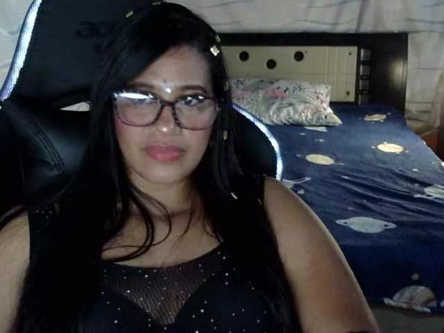 Letty33 on BongaCams