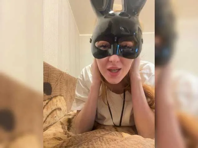 Lisichka4 from BongaCams