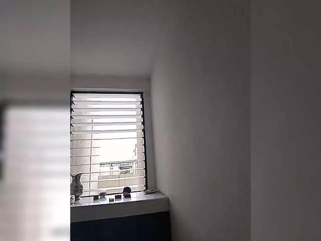 Offline littleDanni on BongaCams