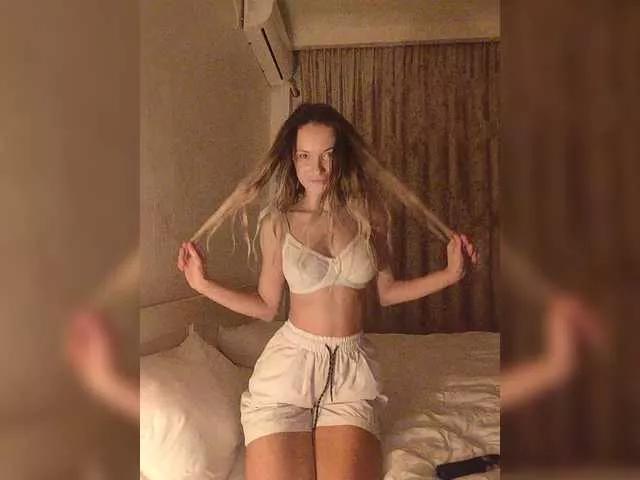 Lola3000 on BongaCams 