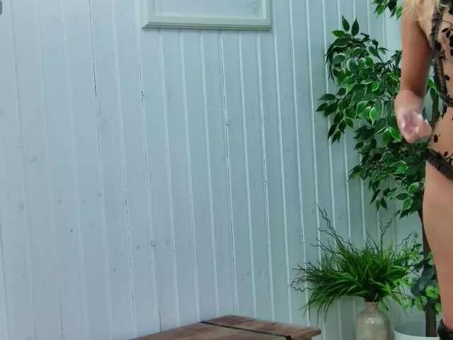 LollyShine on BongaCams 