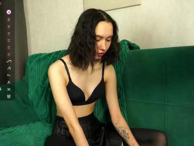 Offline MollyHub69 on BongaCams