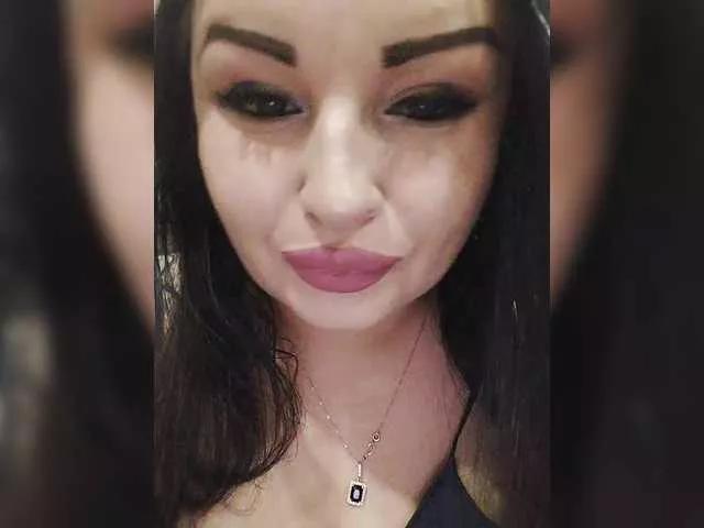 Offline Monica- on BongaCams