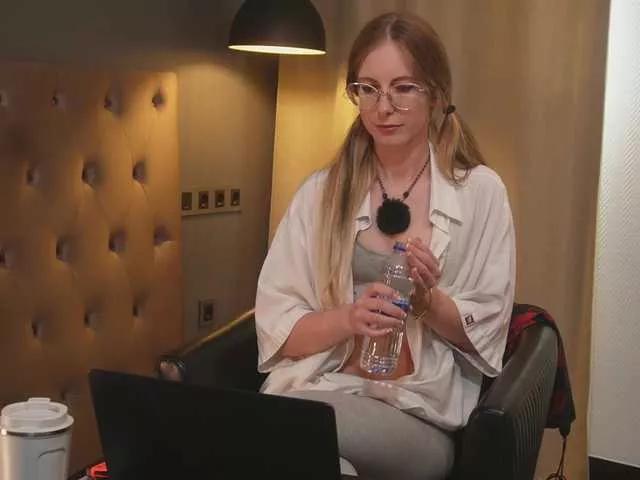 Nikki-Gia on BongaCams