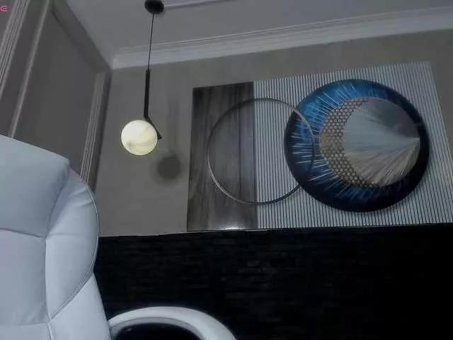 Offline Octaviarouse on BongaCams