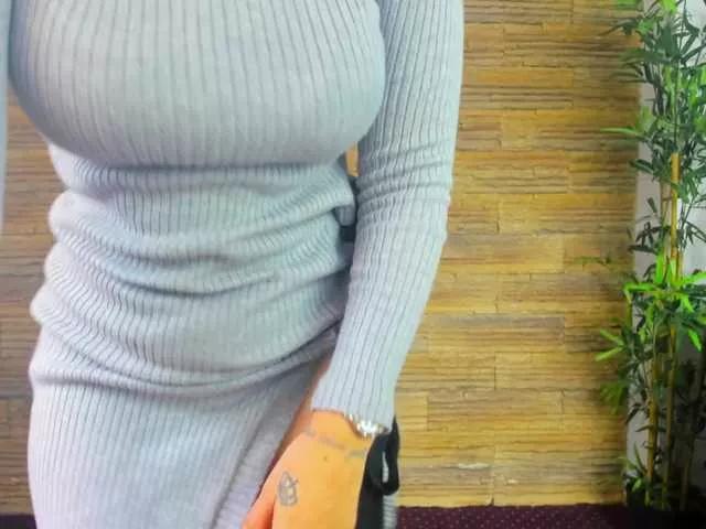 Peachy-Tease on BongaCams