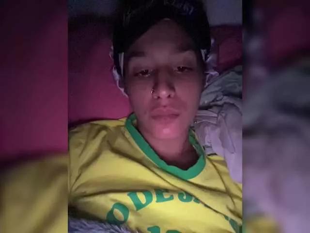 Offline Robineee13 on BongaCams