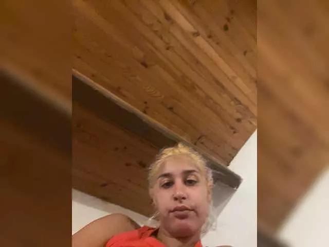 Offline Robineee13 on BongaCams