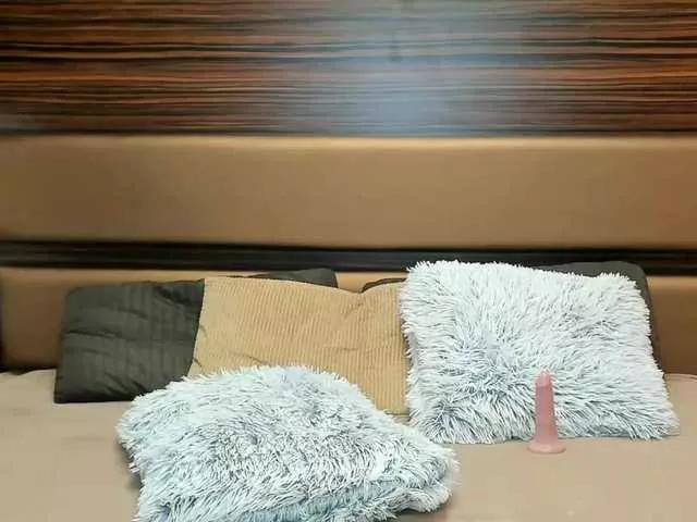 Offline RoxySnowey on BongaCams