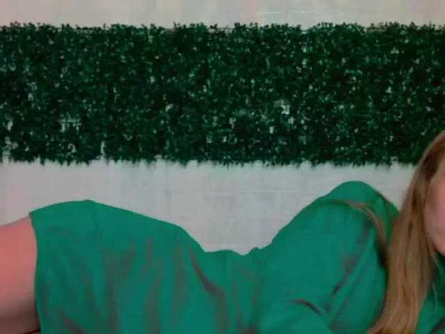 Offline Sccarlets on BongaCams