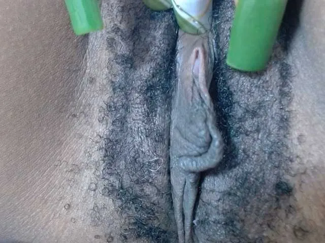 Skinybitchx on BongaCams