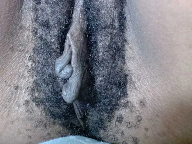 Skinybitchx on BongaCams