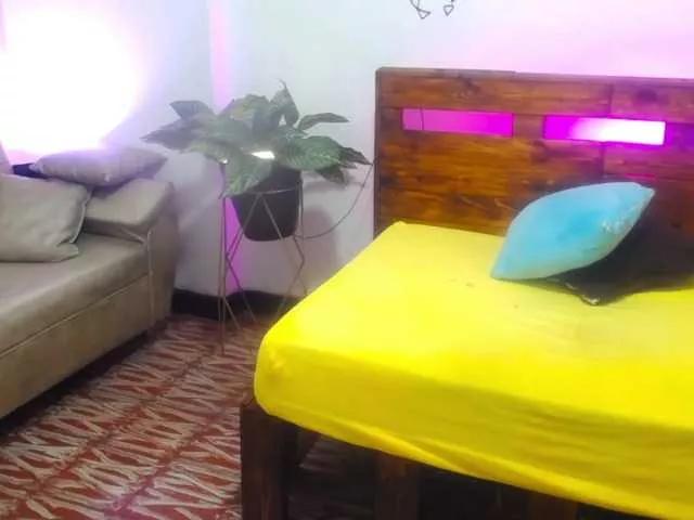 Yeseniaa25 on BongaCams