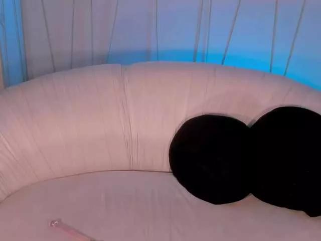 ZoeArmstrong on BongaCams