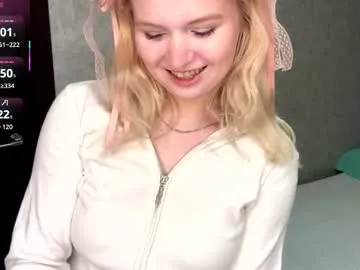 latanyabarthel — GOAL: make a blow job [33 tokens remaining] I'm so horny today. Do u want to have fun with me? #New #18 #shy #bigBoobs #bigass