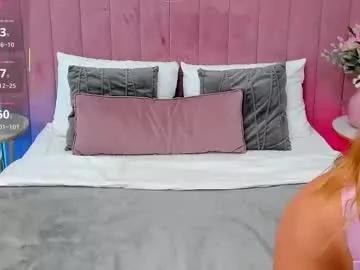 Freechat lullyfox on Chaturbate