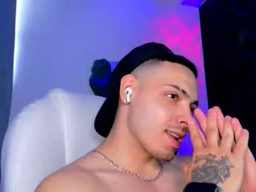 maxwell_dupont — Playing with cock   #bigcock #pvt #feet #latino  #muscle [500 tokens remaining]