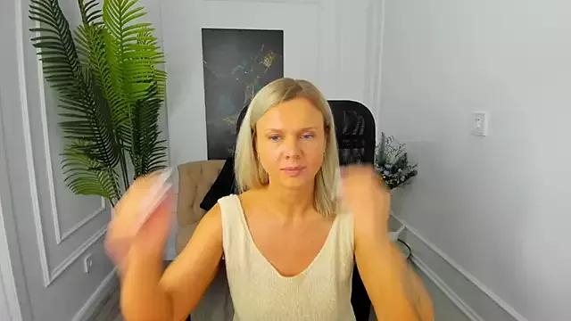 AgathaKlouin on StripChat 