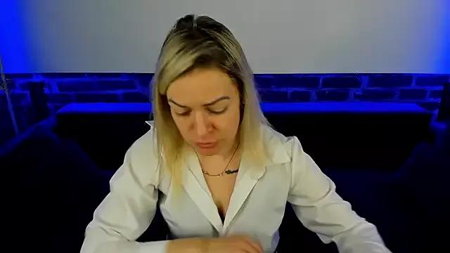 Anna_Snows from StripChat
