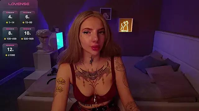 AnneTenet on StripChat 