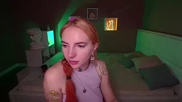 AnneTenet on StripChat 