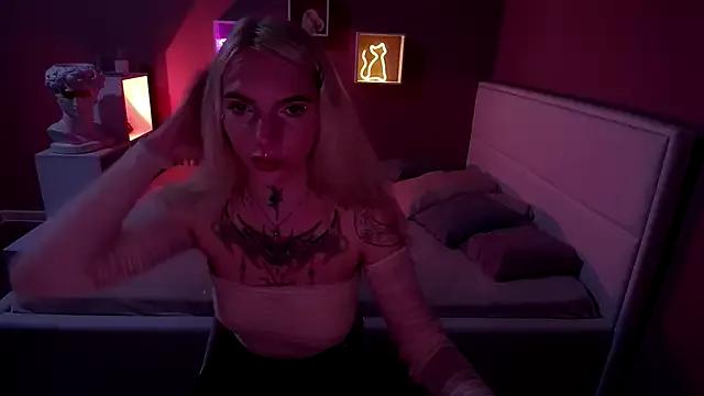 AnneTenet on StripChat 