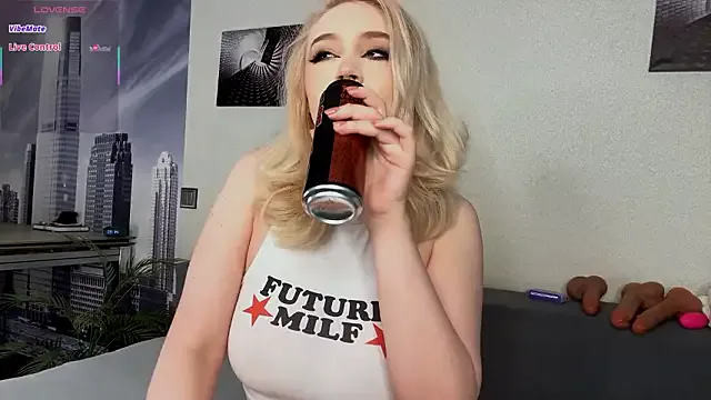 AsteriaHamel on StripChat