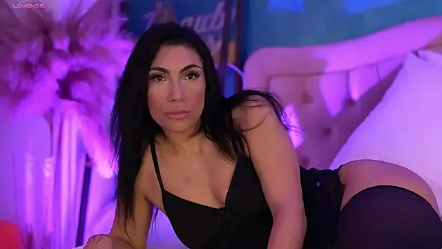 Bella_Jonnes on StripChat