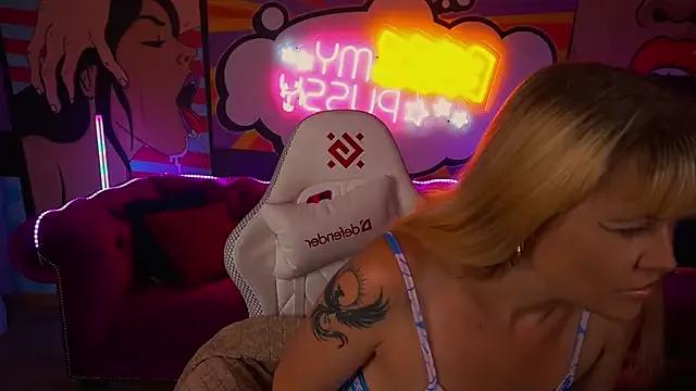 BellaLaPetit on StripChat 