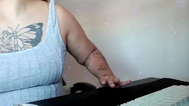 bunnyfox420 on StripChat 