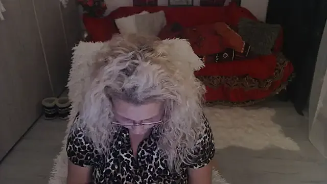 Divineblond — naked...im so hot