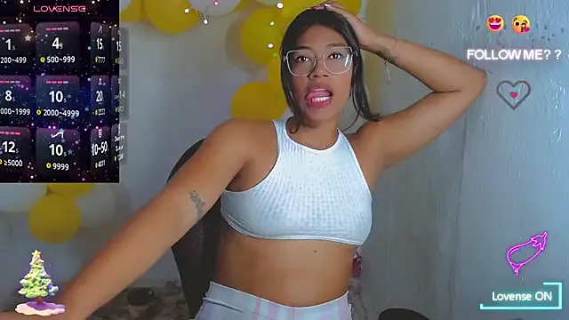 Dulce2415 on StripChat