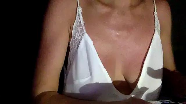 Elvee1 on StripChat 