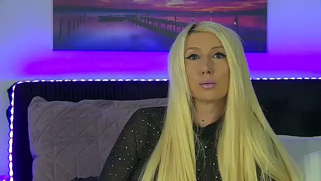 EmaCourtis on StripChat